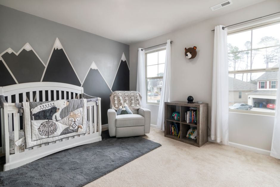 Gordijnstoffen met schattige patronen voor babykamers.