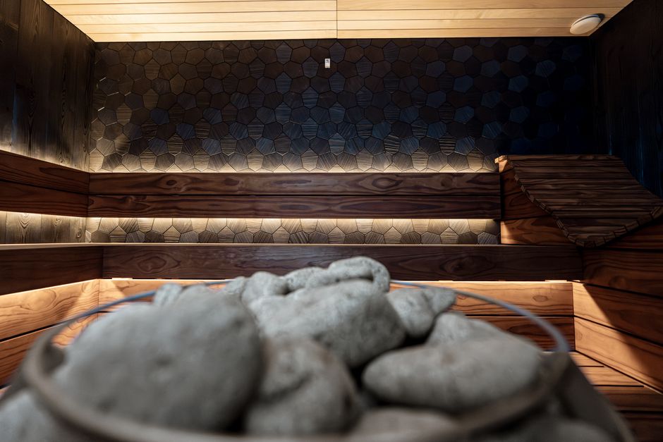 Geautomatiseerde aromatherapie met AI in moderne spa. Geautomatiseerde aromatherapie met AI in moderne spa.
