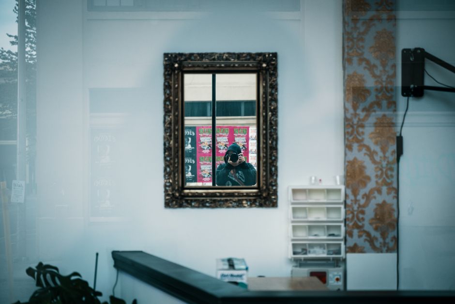 Oude spiegels, nieuwe perspectieven: versterk de ruimte met strategische plaatsing