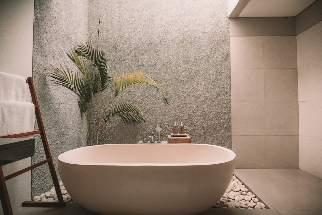 Een badkamer met spa-gevoel creëren voor herfstontspanning