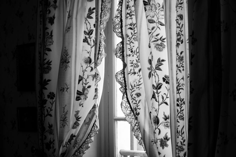 Herfstproof interieur met monochrome gordijnen. Herfstproof interieur met monochrome gordijnen.